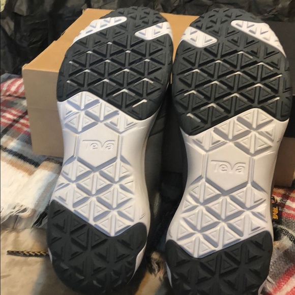 Teva shoes - Picture 4 of 8